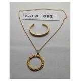 JEWELRY - GOLD PLATED TWISTED PENDAND NECKLACE AND