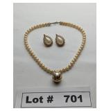 JEWELRY - VINTAGE CULTURED PEARL NECKLACE AND EARI