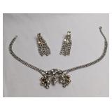 ELEGANT VINTAGE RHINE STONE AND SILVER TONE NECKLA