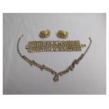 GOLD TONE VINTAGE ELEGANT RHINESTONE NECKLACE, CUF