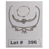 ELEGANT VINTAGE RHINE STONE AND SILVER TONE NECKLA