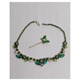 VINTAGE EMERALD GREEN STONES AND RHINESTONE NECKLA