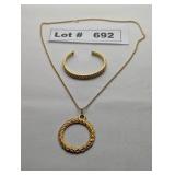 JEWELRY - GOLD PLATED TWISTED PENDAND NECKLACE AND