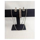 ELEGANT VINTAGE RHINE STONE AND SILVER TONE NECKLA