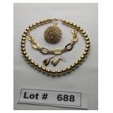 JEWELRY - GOLD TONE BEADED NECKLACE, GOLD TONE AND