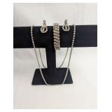 ELEGANT VINTAGE RHINE STONE AND SILVER TONE NECKLA