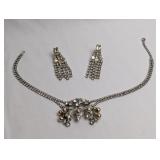 ELEGANT VINTAGE RHINE STONE AND SILVER TONE NECKLA