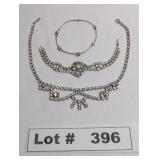 ELEGANT VINTAGE RHINE STONE AND SILVER TONE NECKLA