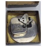 VINTAGE KRISS KROSS RAZOR BLADE SHARPENER