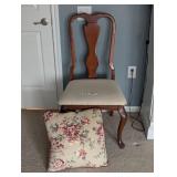 VINTAGE CHAIR WITH THROW PILLOW