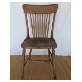 ANTIQUE WOODEN CHAIR