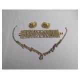 GOLD TONE VINTAGE ELEGANT RHINESTONE NECKLACE, CUF