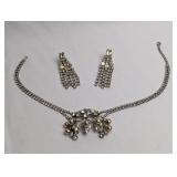 ELEGANT VINTAGE RHINE STONE AND SILVER TONE NECKLA