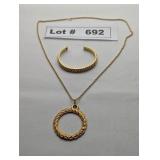 JEWELRY - GOLD PLATED TWISTED PENDAND NECKLACE AND
