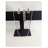 ELEGANT VINTAGE RHINE STONE AND SILVER TONE NECKLA