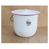 Porcelain Bed Chamber