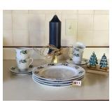 Christmas Dishes Lot Set of 4 Plates Coffee