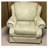 Flexsteel Overstuffed Chair w/ Pillow