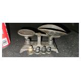 Vintage Cast Iron Miniature Balance Scale With 4