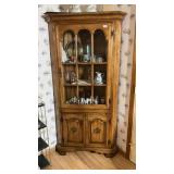 Corner Cabinet (Lighted)W38 H75 D22 *Contents