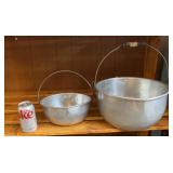 Aluminum Pans with Pour Spouts