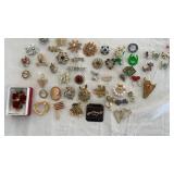 Pendant and Pin Lot Vintage Gold Silver Tone