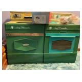 Suzy Homemaker Kitchen Play Food and Dishes