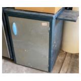 Metal Base Cabinet w/Pull Out W20 H27 D21
