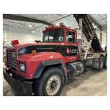 1996 MACK RD686SX ROLLOFF TRUCK