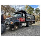 2005 MACK CV713 TRI-AXLE DUMP
