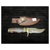 UNUSED DAMASCUS STEEL HUNTING KNIFE
