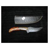 UNUSED DAMASCUS STEEL HUNTING KNIFE