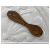 Incredibly dainty ivory artifact with carvings con