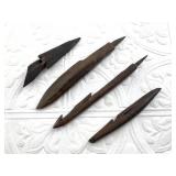 Lot of 4 artifacts: a toggle style harpoon tip, ic