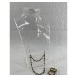 Several pieces of beautiful vintage fashion jewelr