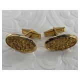 Pair of gold nuggeted cuff links, consisting of 10