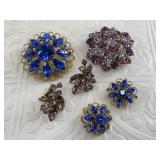 Lot with vintage rhinestone jewelry: brooches, cli