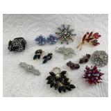 Lot with several fabulous vintage brooches