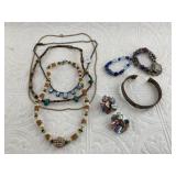 Lot with costume jewelry