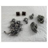 Lot with vintage silver-tone jewelry: some are pai