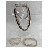 Lot with several strands of freshwater pearls