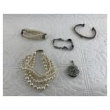Lot with silver-tone costume jewelry