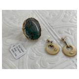 Lot with ivory and gold nugget earrings and an adj