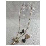 Lot with a stunning moss agate pendant and several