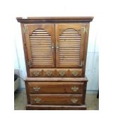 Tall dresser with 3 large drawers and cabinet uppe