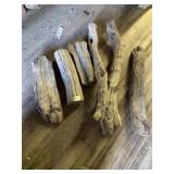Lot with several branch segments of  sandal box wo
