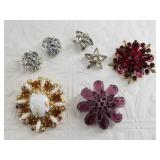 Lot of vintage brooches, including a beautiful cry