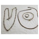 Lot with sterling silver jewelry: necklaces, ring