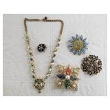 Collection of vintage fashion brooches and a neckl