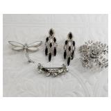 Lot with vintage rhinestone jewelry